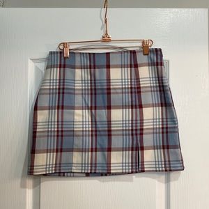 Plaid mini skirt with slit